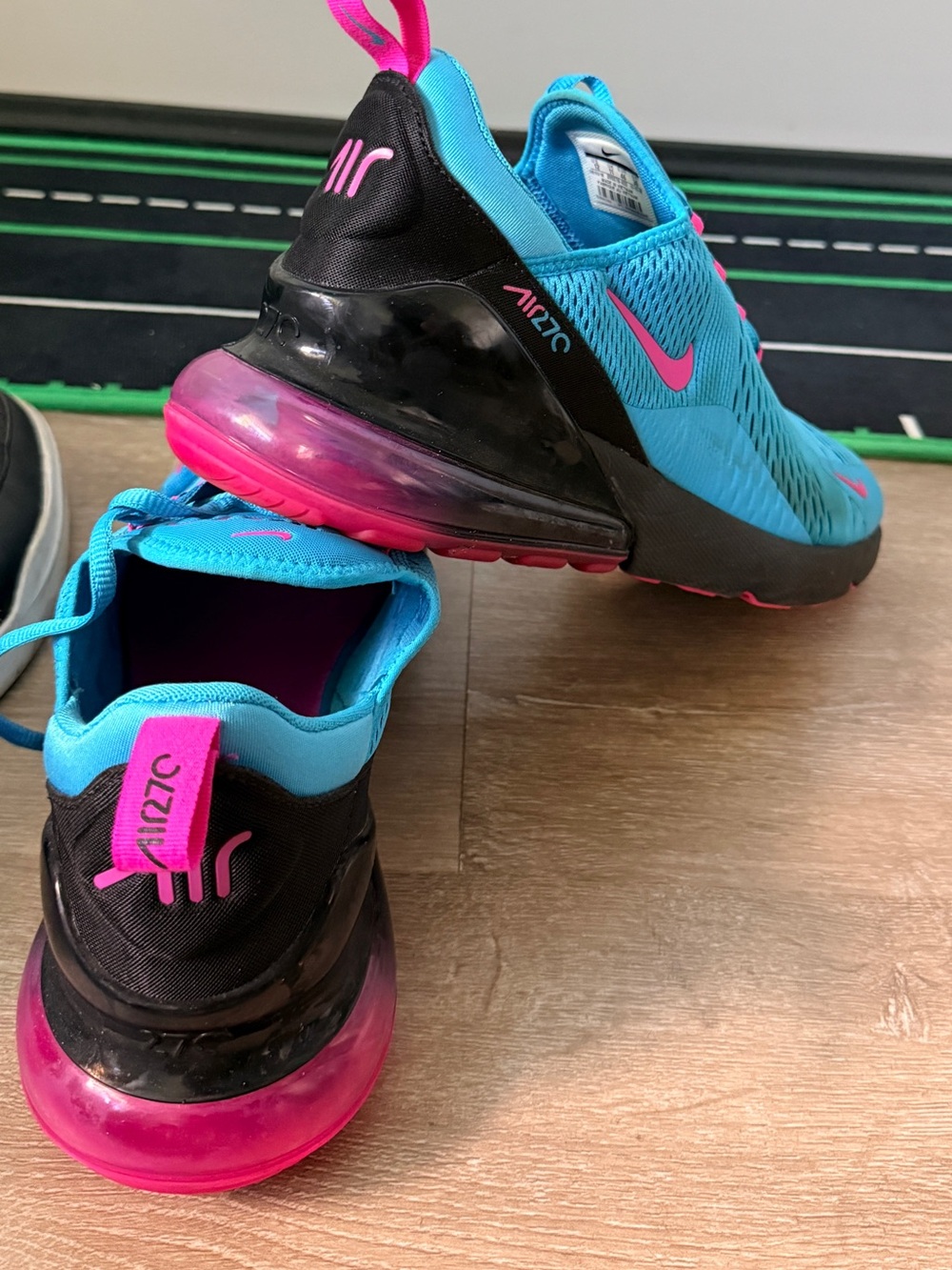 Nike Air Max 270 Youth Turquoise and Hot Pink Sneakers
